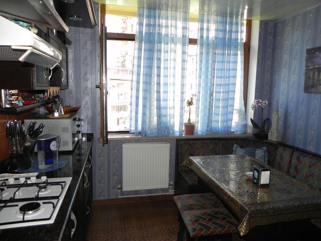 Comfortable Apartment In Батуми Экстерьер фото