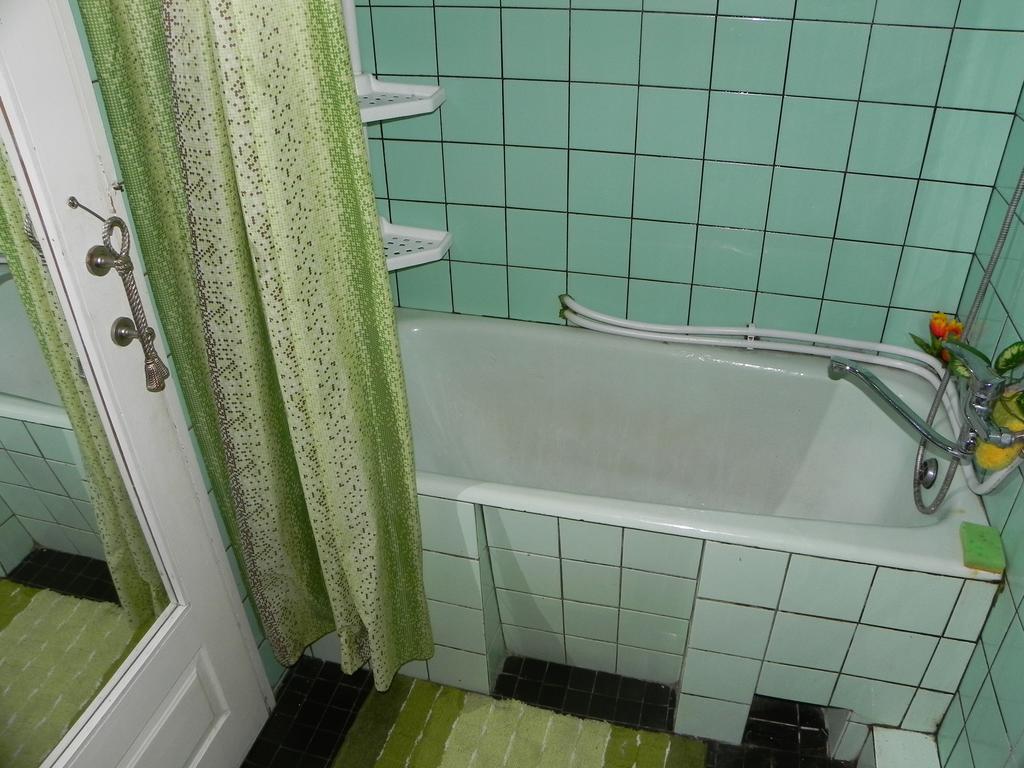 Comfortable Apartment In Батуми Экстерьер фото