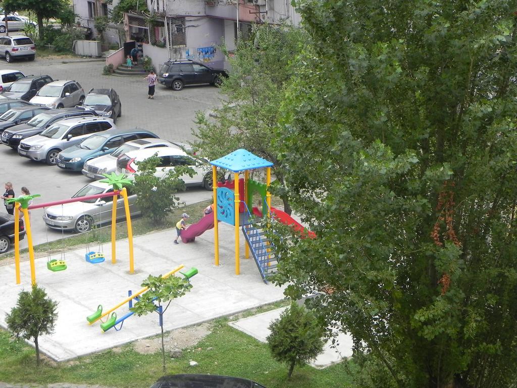 Comfortable Apartment In Батуми Экстерьер фото