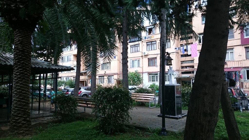 Comfortable Apartment In Батуми Экстерьер фото